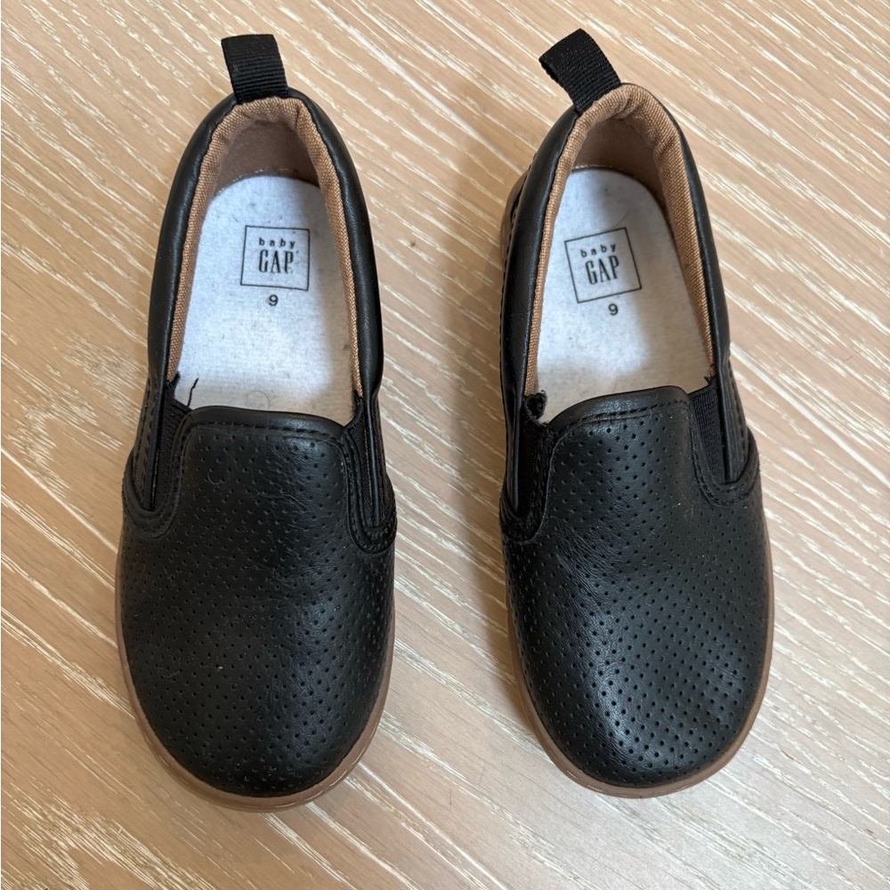 GAP Kida Black Loafers - Dress Shoes